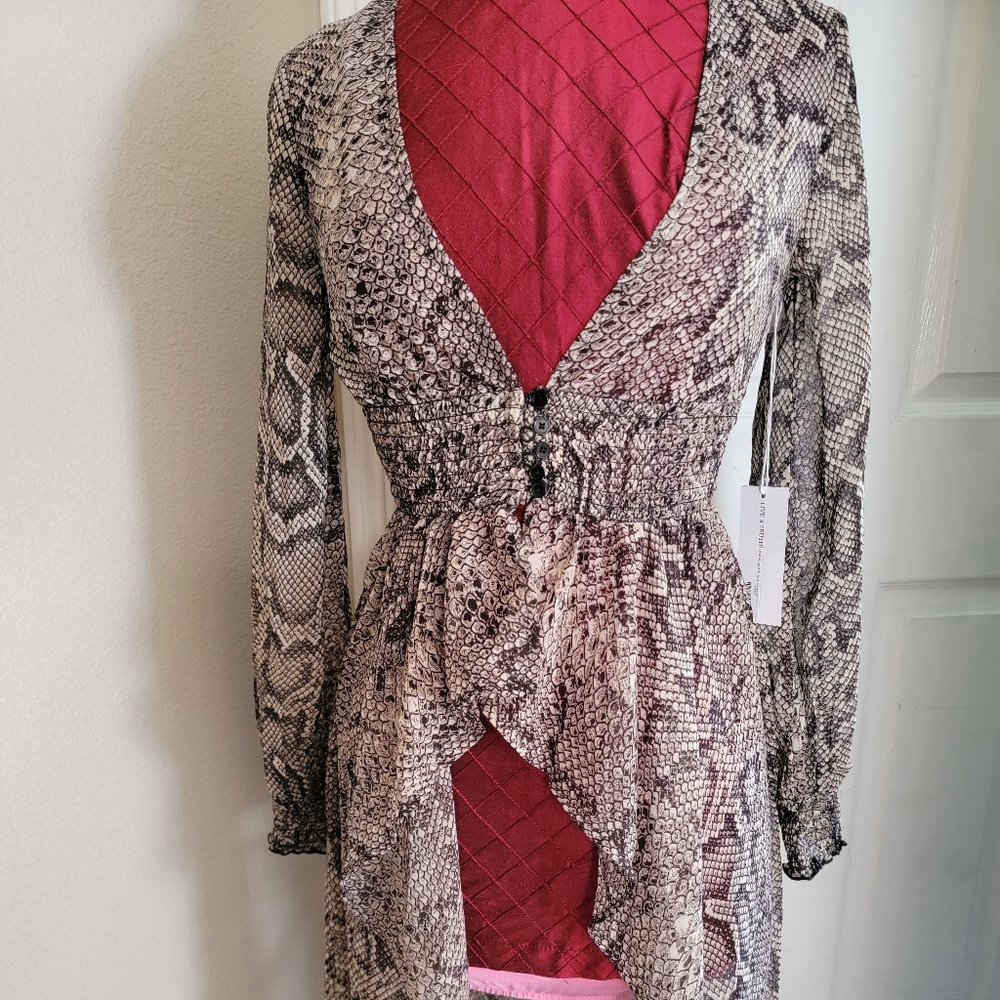 SOLDLive 4 Truth Forever 21 sheer snake hi lo blouse sz small